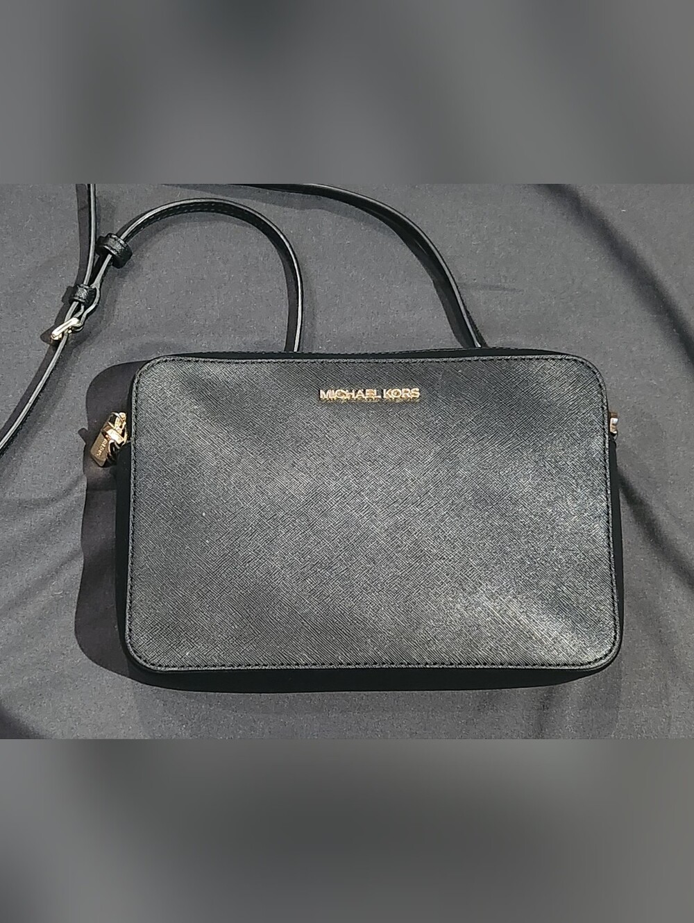 Michael Kors Jet Set East West Shoulder Crossbody Bag Purse Black Gold Chain